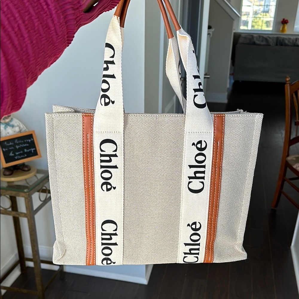Black Tote Bag with Spacious Interior and Durable Material
